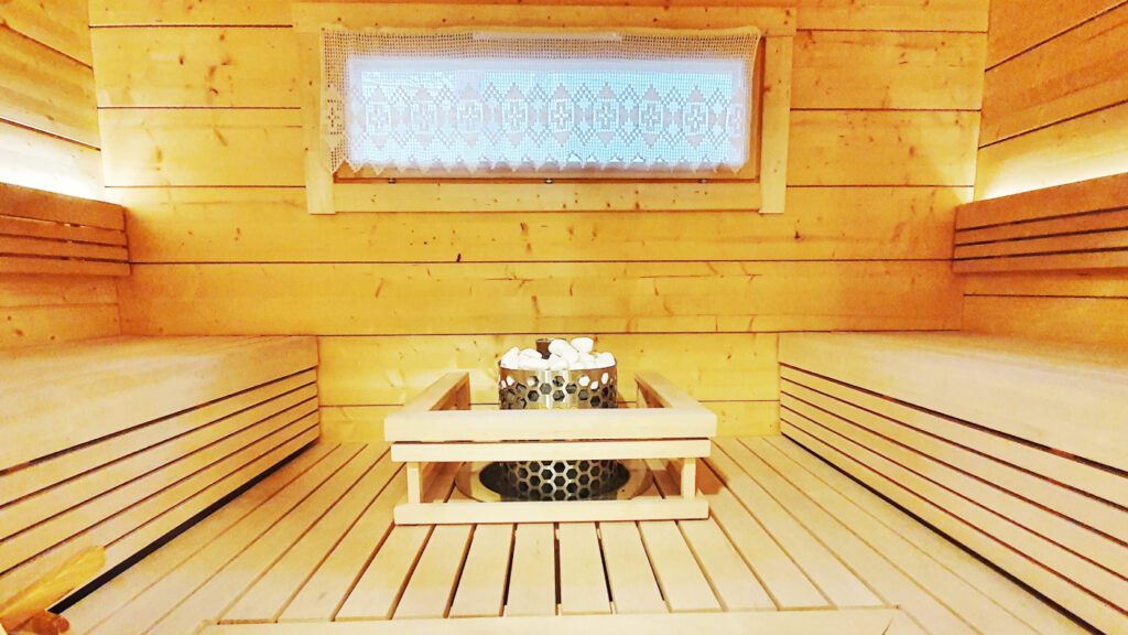 Saunakukka-huoneiston sauna.
