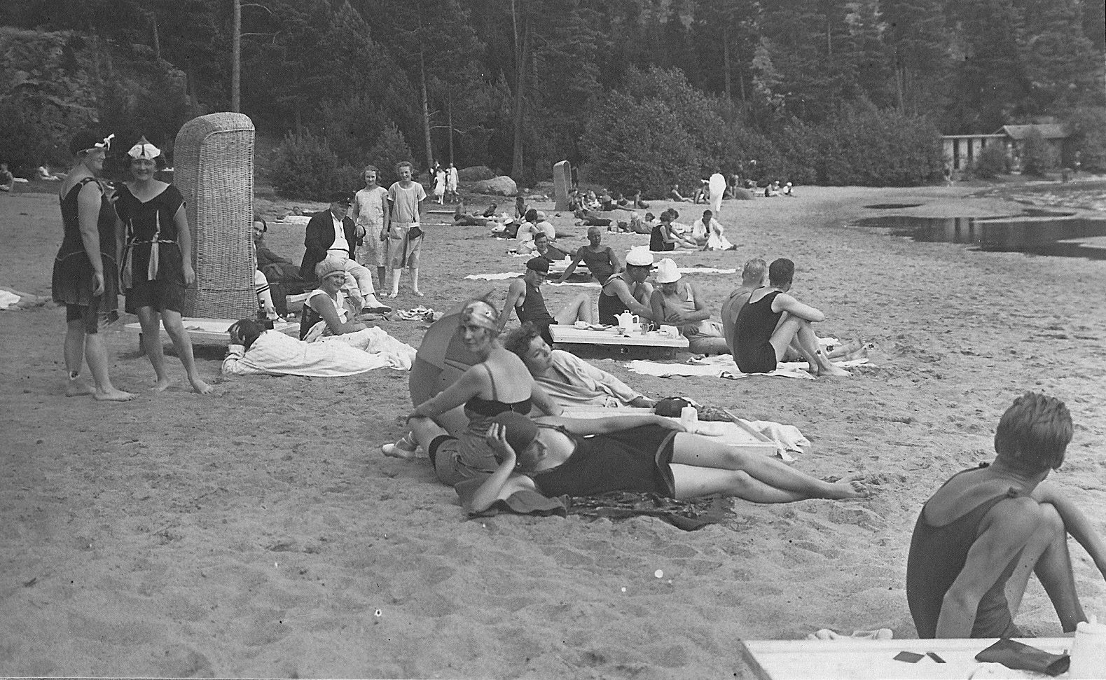 Merikylpylän hiekkaranta vuodelta 1919. Naantalin museon kuva.