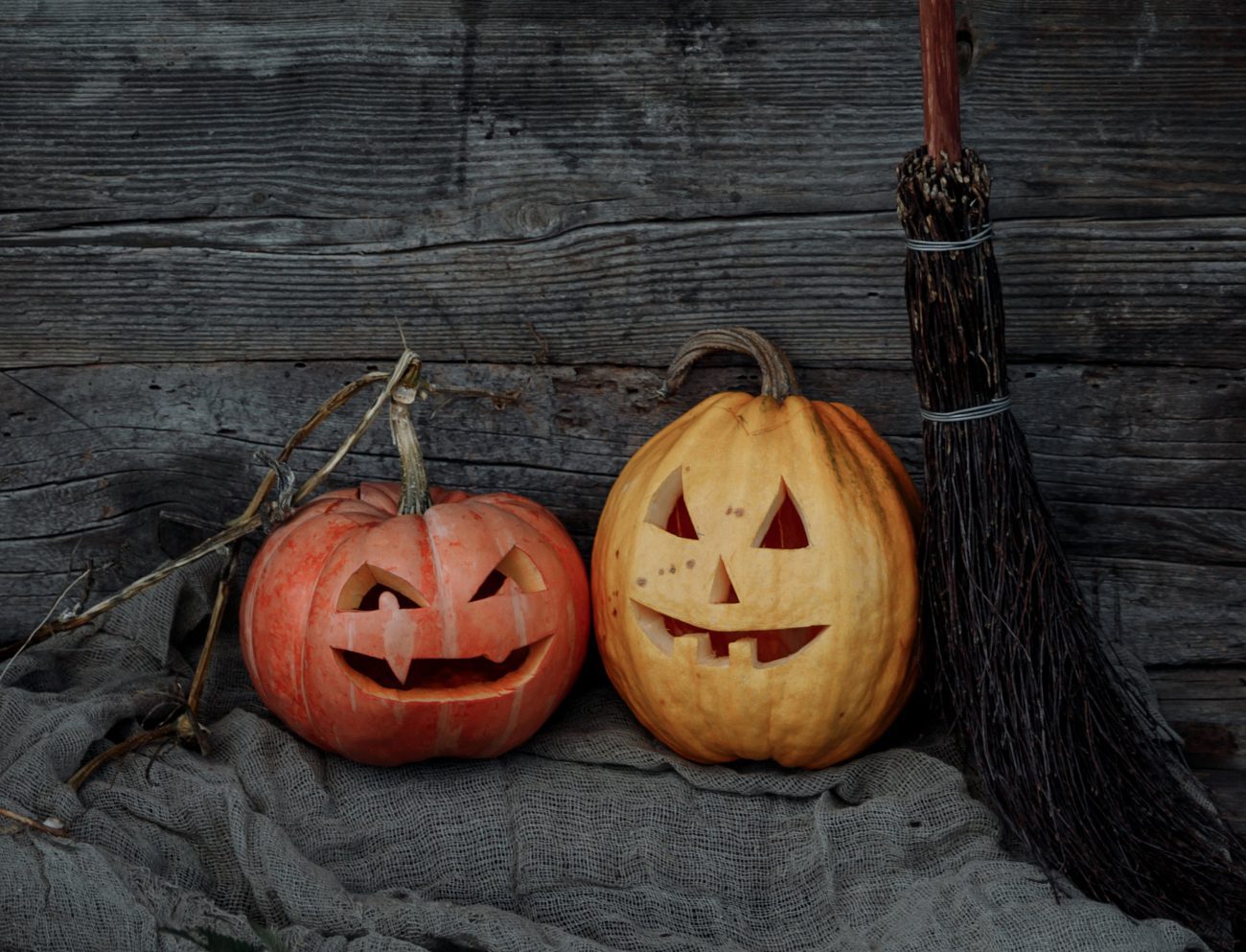 Kaksi Halloween-kurpitsaa, Amandiksen hirveä illallinen.